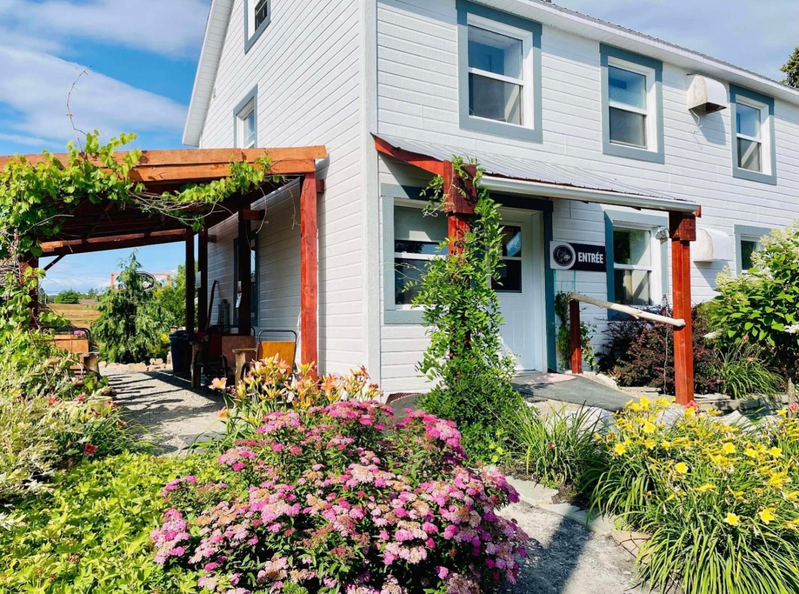 Le Vieux Poulailler Edifice Patrimonial New-Richmond Gaspesie Hotel Ню Ричмънд Екстериор снимка